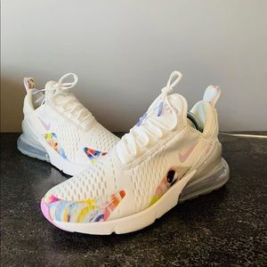Woman’s Nike air max 270 with floral design